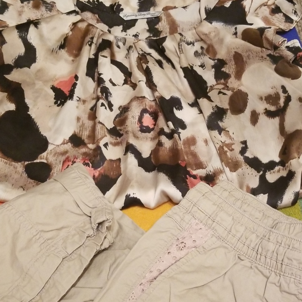 Ladies Casual Set..Excellent Like New Conditions